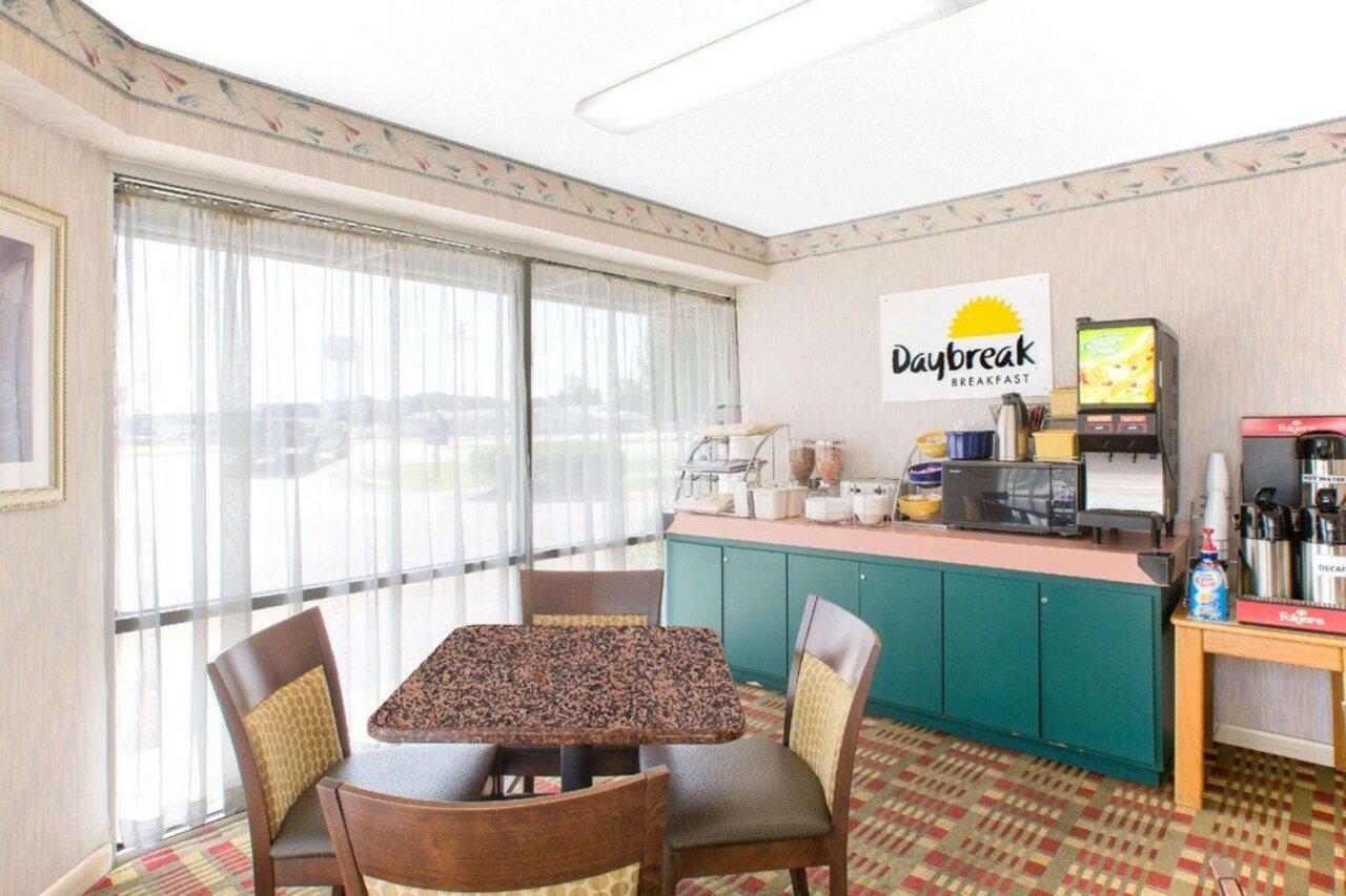 Days Inn By Wyndham Хавелок Екстериор снимка